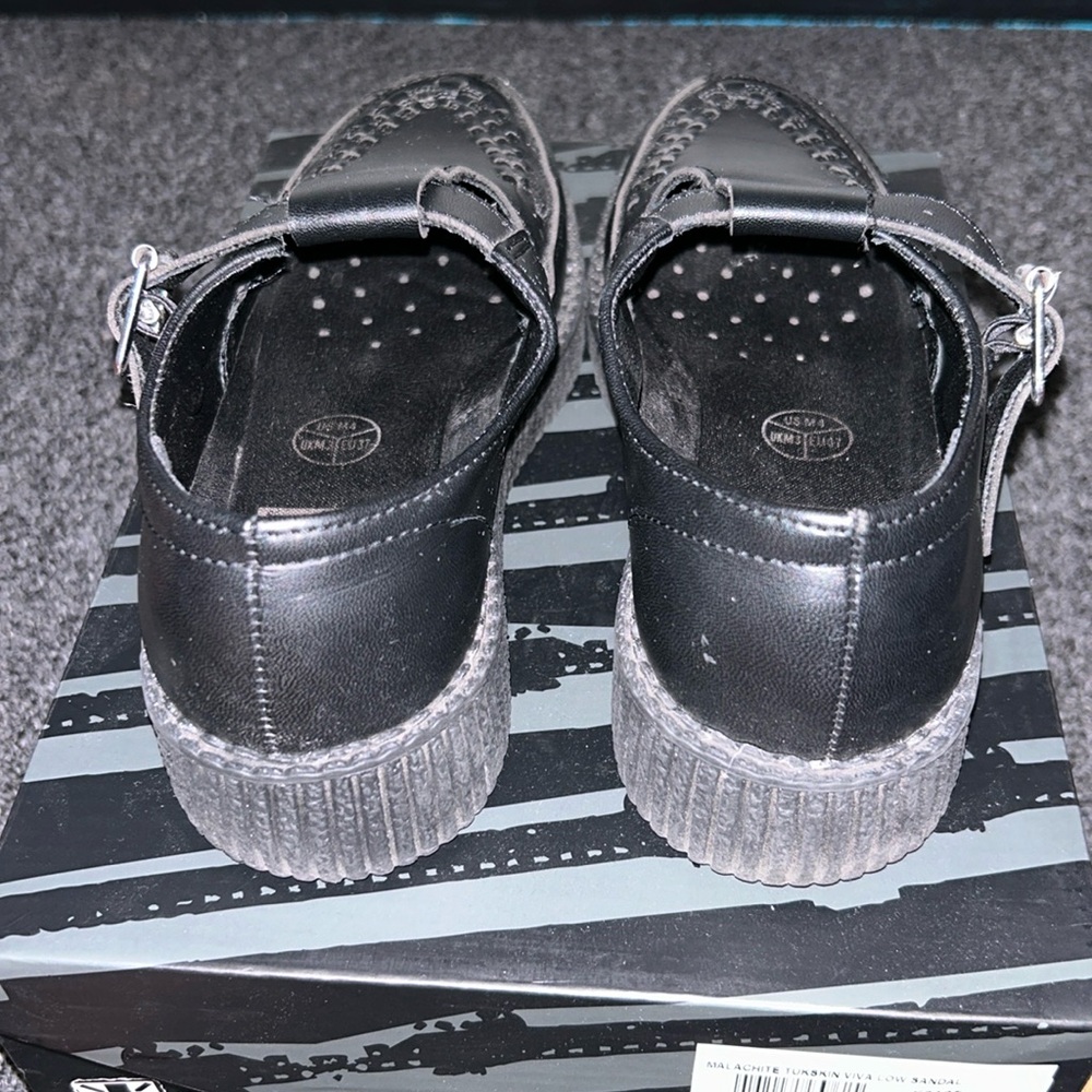 Tuk strap shoes - Picture 2 of 5